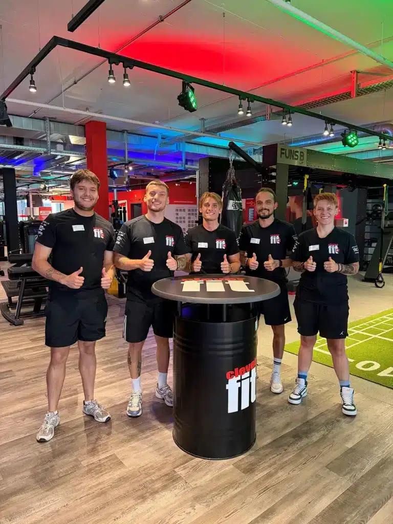 Das Trainerteam vom clever fit Regensdorf freut sich auf deinen Besuch!